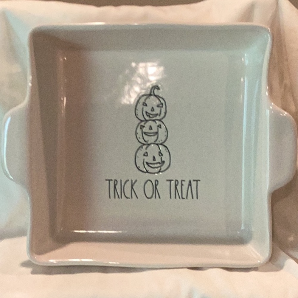 Rae Dunn TRICK OR TREAT baking pan